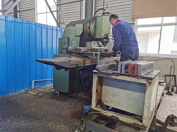 生產(chǎn)基地1-鑫宏特機(jī)械